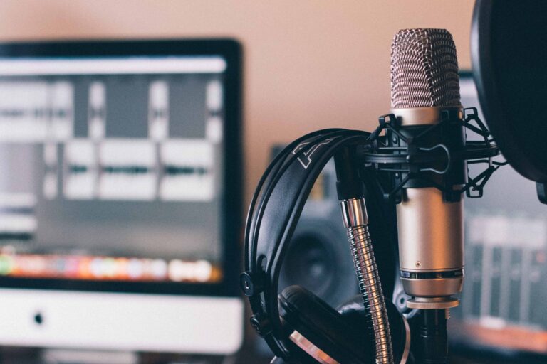 best podcast headphones