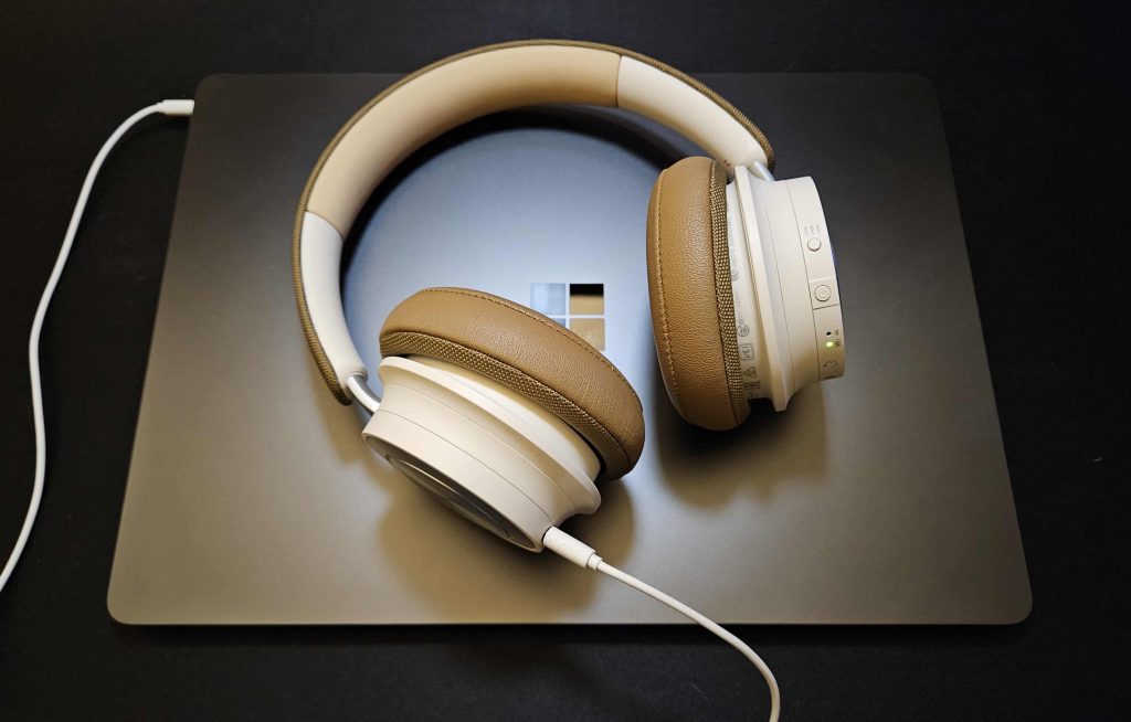 DALI ブルートゥースヘッドホン IO4 CARAMEL WHITE DALI ブルートゥースヘッドホン IO4 CARAMEL WHITE DALI IO-4 & IO-6